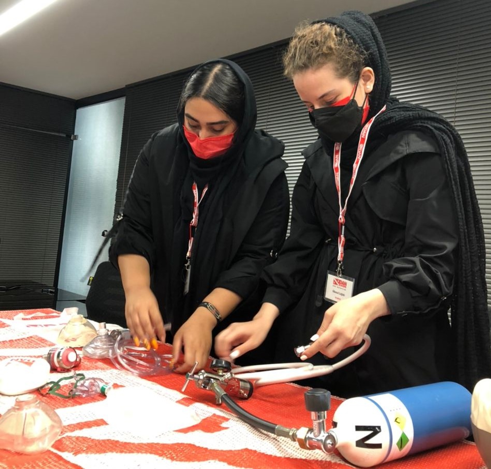 مدرسی بینالمللی کمکهای اولیه و اکسیژن درمانی DAN مدرسی بینالمللی کمکهای اولیه و اکسیژن درمانی DAN