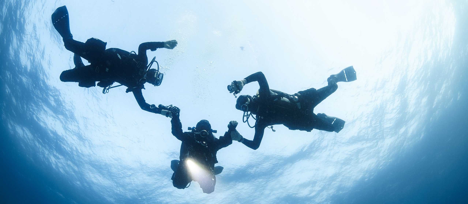 آداب و قوانین غواصی گروهی چیست؟ آداب و قوانین غواصی گروهی چیست؟